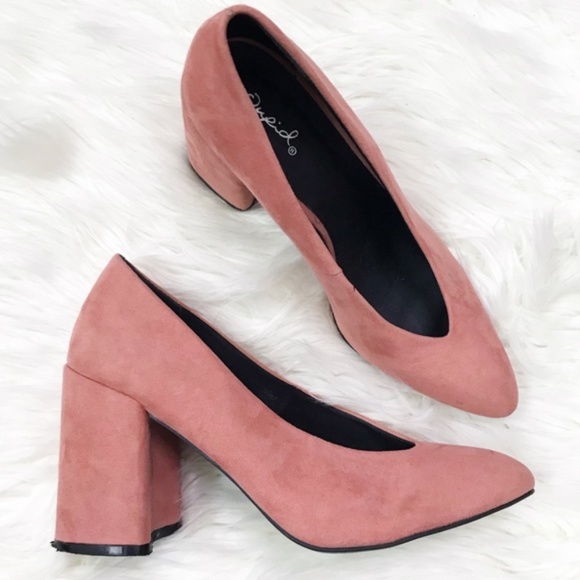 qupid v cut pumps